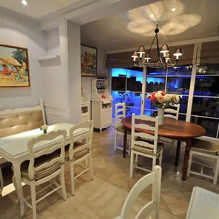 Ξενοδοχείο De Provence 3*
